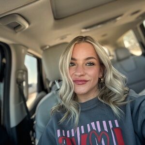 Meet your Posher, Hallie